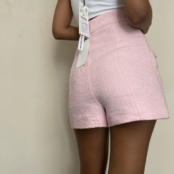Chanel like Zara Beautiful Pink tweed shorts with pearl buttons. - Picture 4 of 6